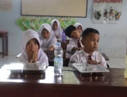 510 Anak Sekolah Pertama di Sempaja dapat Makan Bergizi Gratis (MKG) 